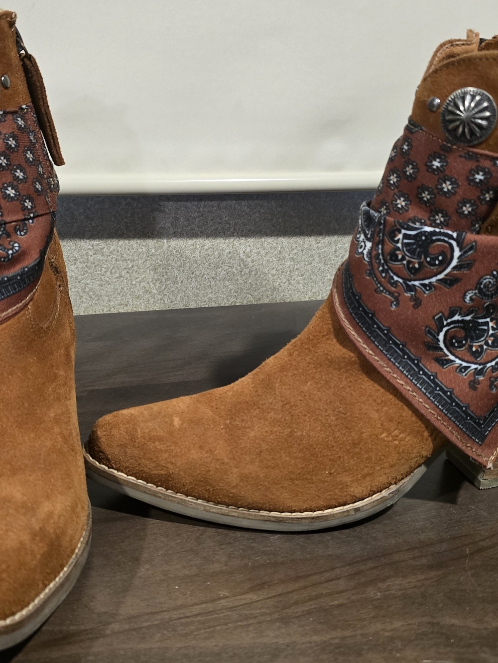 dingo Rust/Tan Suede Western Ankle Boots with Embroidered Band